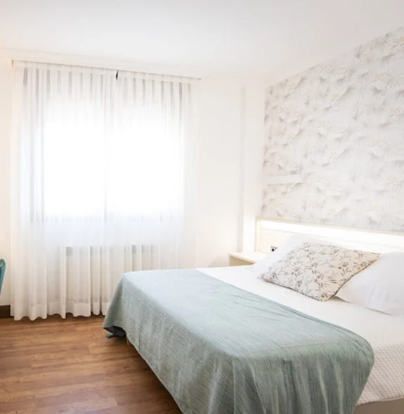 doble-con-cama-de-matrimonio