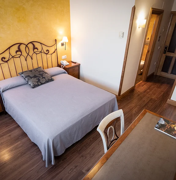 superior-con-cama-matrimonio-hr